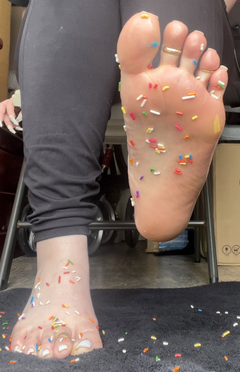 Me &amp; my feet are still here. I’ve just been incognito, attending to my businesses but you can always cash app me to get my attention. 
$PatriciaHieber is the one I’m using now! 💋

Findom femdom paypig