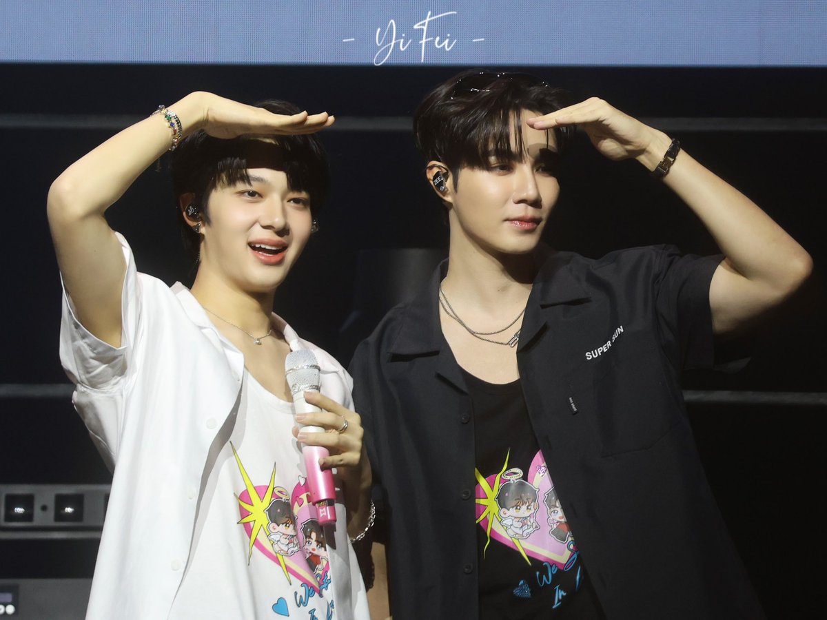 ☺️☺️☺️

#ZNN1stConcertInHK 
#ZeeNuNew 
#ZeePruk #NuNew 
<a href="/zee_pruk/">Z</a> <a href="/CwrNew/">NuNew</a>