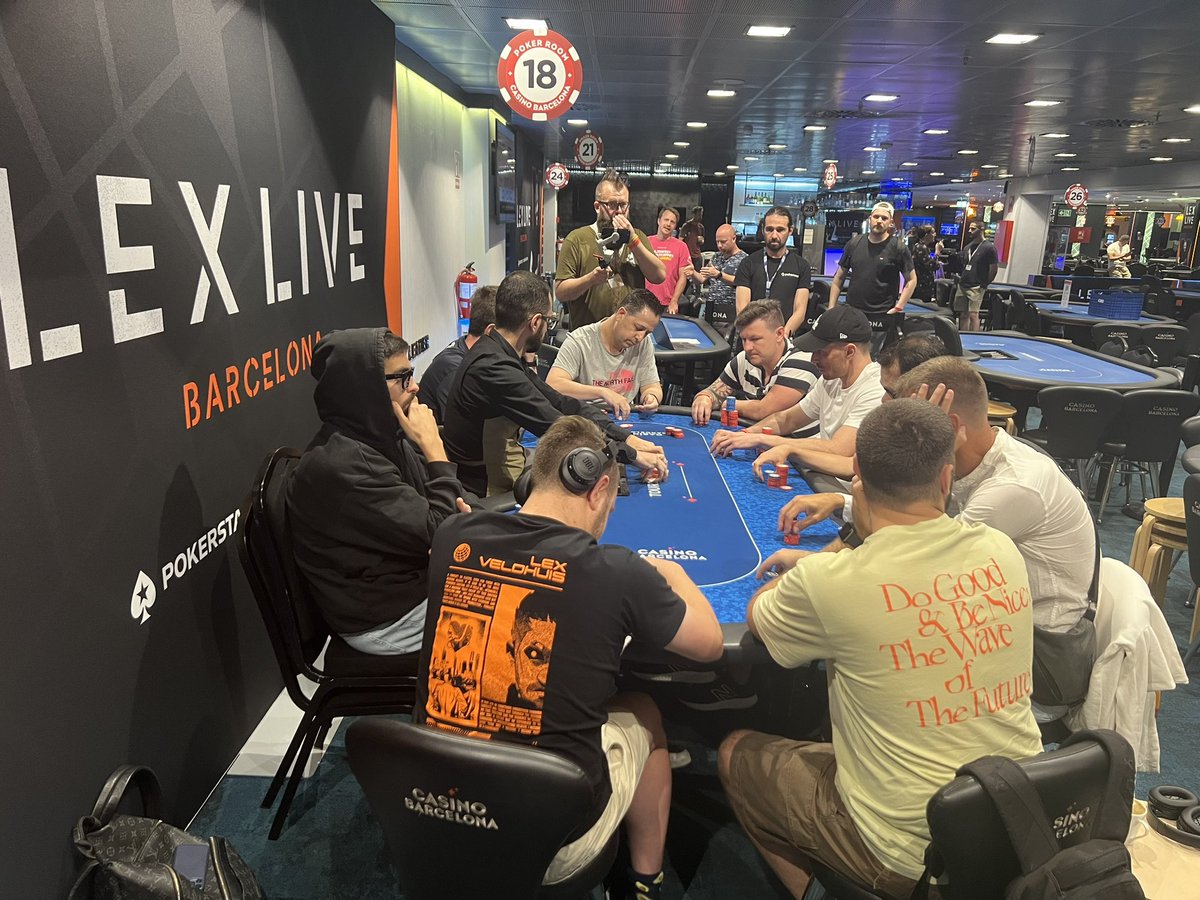 CasinoBarcelona's tweet photo. ♣️♦️LEX LIVE MAIN EVENT #LexLiveBarcelona ♠️♥️
Tenemos mesa final del Main Event #LexLive
Son 9️⃣ jugadores que se disputan el trofeo del evento principal🔶
Recordemos los premios:
🥇31.000€
🥈19.000€
🥉14.000€
@PokerStars @PokerStarsSpain https://t.co/8ezvzh5gzU