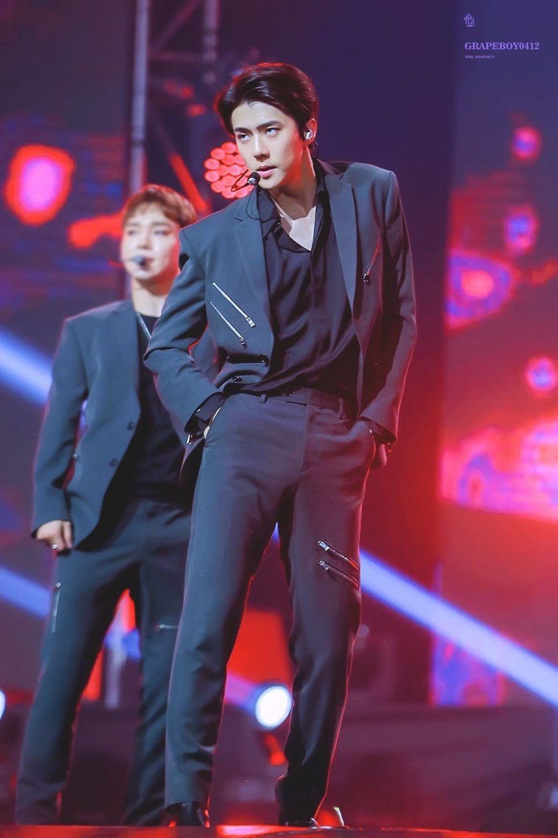 huniest_'s tweet photo. 오떤 남자의 비율은 진짜……….. https://t.co/wQ38RIosaJ