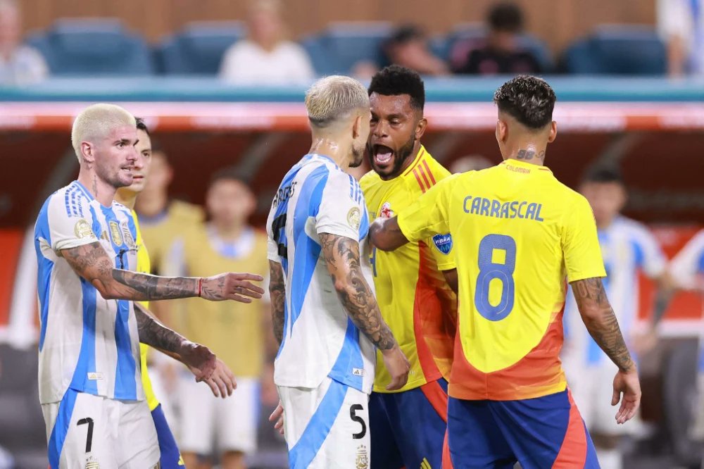 El único que siempre le juega sin temor a los argentinos. Los otros suplentes que entraron fueron a trotar la cancha.