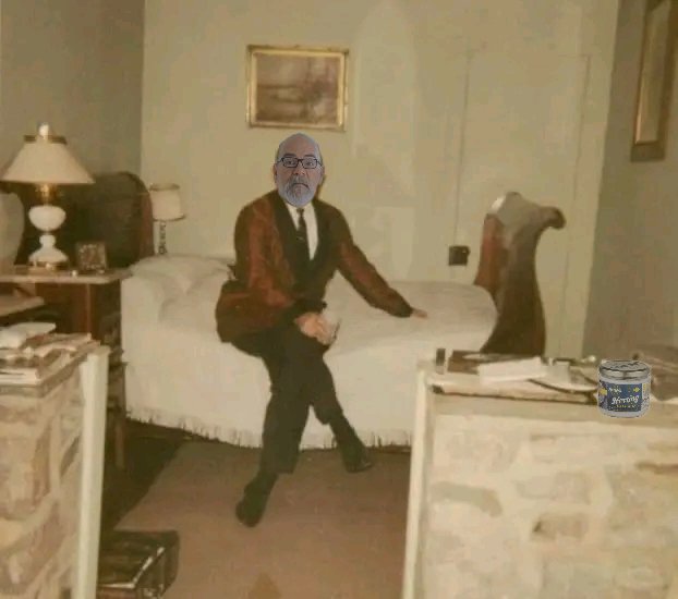 StevenBayShore's tweet image. Our pal @FredBrooklynOG used to patrol singles bars in The Five Towns, luring a gal back to his pad with promises of a glass of Manischewitz and a blintz.
After an economical bit of lovemaking, Fred would hand the dame a bill for the refreshments and send her packing.
#PureClass