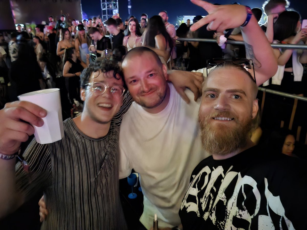 andreibratucu's tweet photo. Câteva zile #Bybitbeachplease
M-am bucurat sa vad o astfel de colaborare și @COINsiglieriRO
merita un shout-out pentru ce au reușit.
Ne-am distrat, acum înapoi la treabă https://t.co/pckT1X0STZ