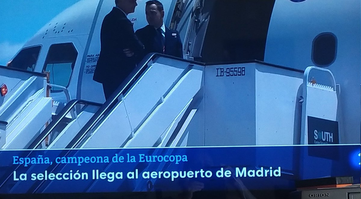 Msol59's tweet photo. 😠Me parece fatal q la @La1_tve dedique todo el telediario a ⚽🇪🇦🏆😠😡🤬😤Existiendo otras noticias: #Asesinato5Mujeres😭 este fin de semana, #WarCriminalsUcrania,#GenocideinGaz a ,etc. A @FCBfemeni🏆🏆y @SEFutbolFem⚽🏃🏼♀️🏆🇪🇦 Campeonas del Mundo no lesdieron tanta cobertura😤🤬 https://t.co/dw0yo7c3Ii