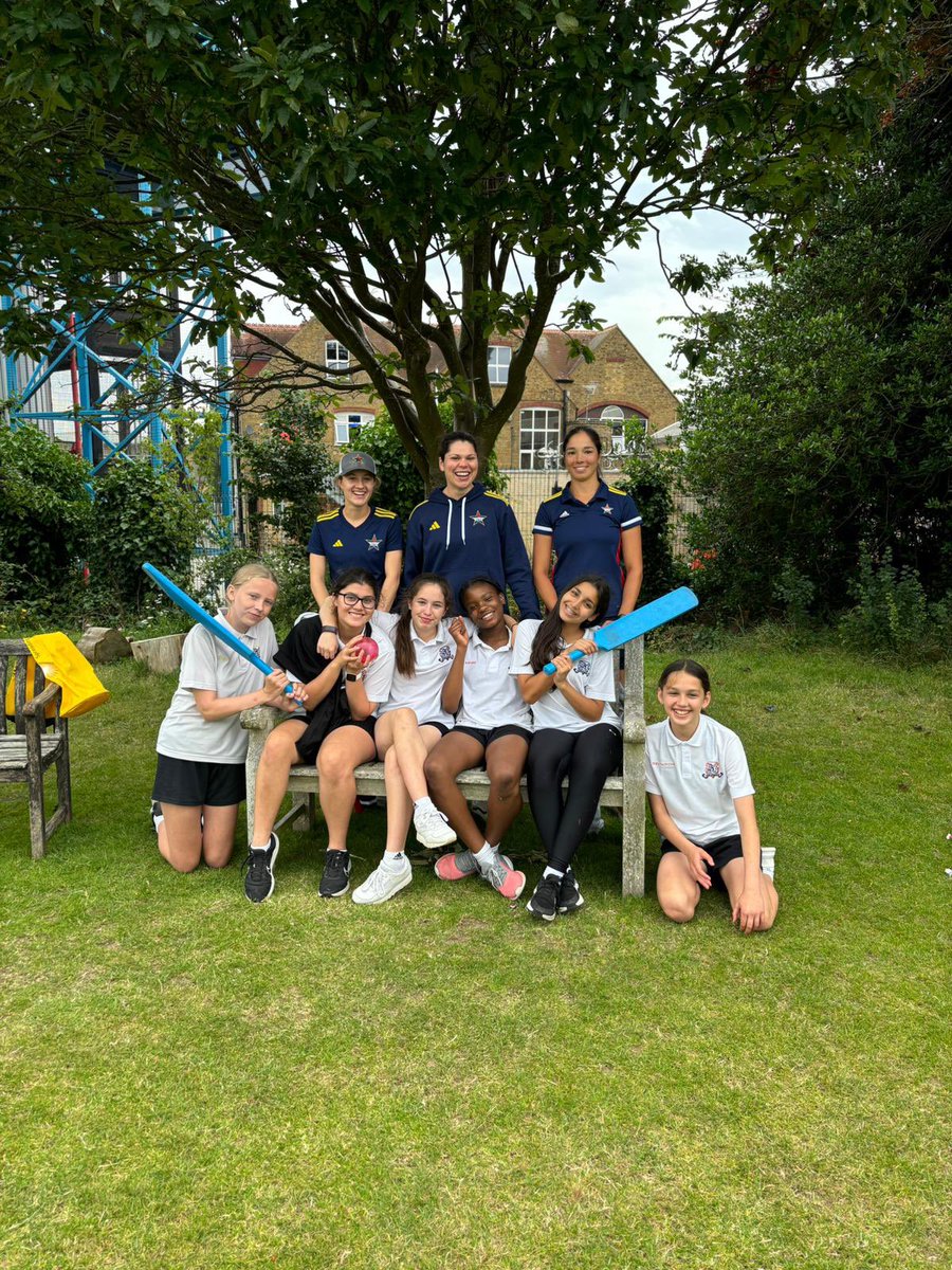 We’re seeing stars 🤩 <a href="/alicedr24/">Alice Davidson-Richards</a> <a href="/BethanMiles2/">Bethan Miles</a> and <a href="/emma_jones888/">Emma Jones</a> of stop for a photo at the #ChancetoCompete <a href="/SEStarsCricket/">South East Stars</a> Girls Regional Finals❗️🏏🌟 📸