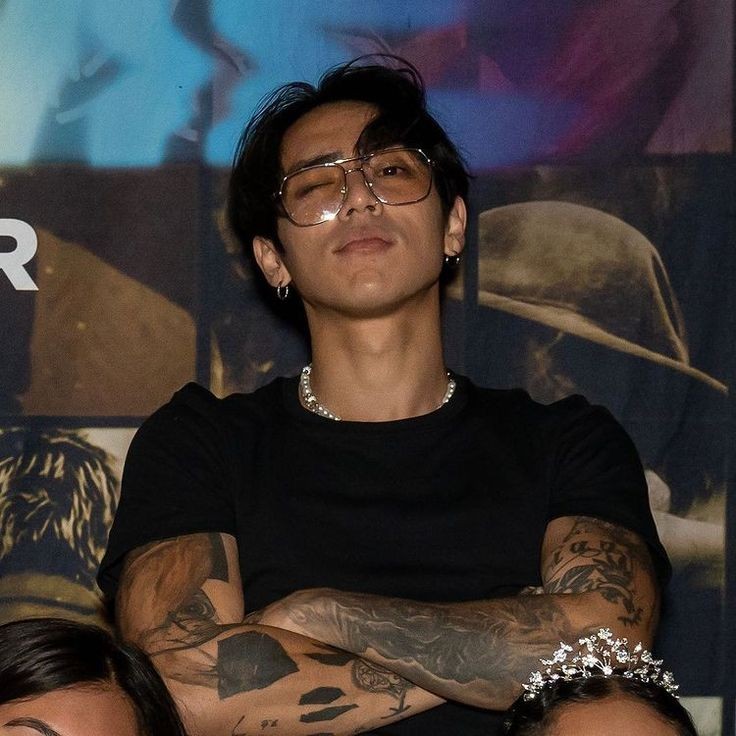 Me berkenan buat ngobrol random? Tinggalkan jejak dengan foto terlucu nanti saya hampiri.