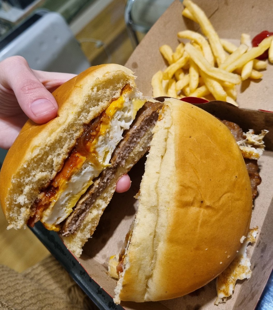 marueuj's tweet photo. @Mostaza_ok #HuevoArgentinaHuevo  la dibu burguer la mejor!!! https://t.co/cRbW0B4PNS