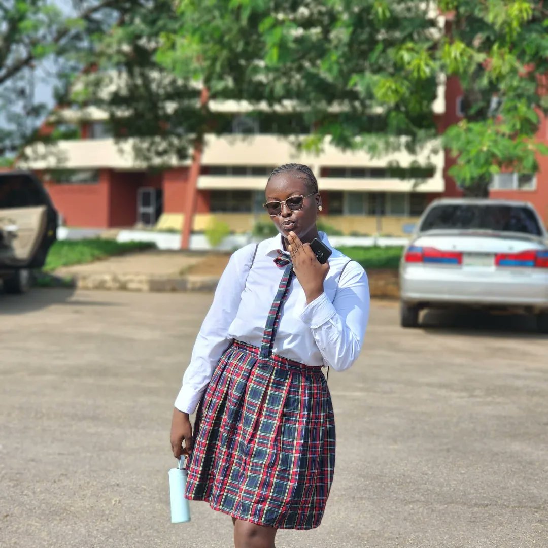 the_avoe's tweet photo. Fyb Week Day 1 - Back to school 🎉
Your favorite girl responding for duty🤲 https://t.co/C8eVm8E6cm