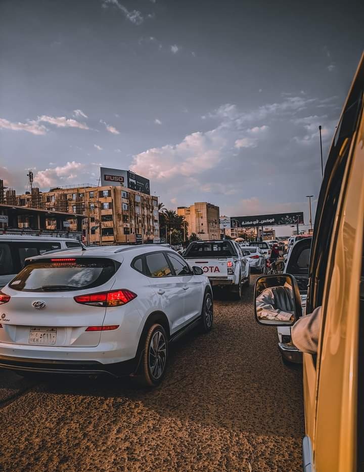 إن عُدت عُدت غريبا.. فلا الديار كما تركتها ولا أنت عُدت كما أنت..!