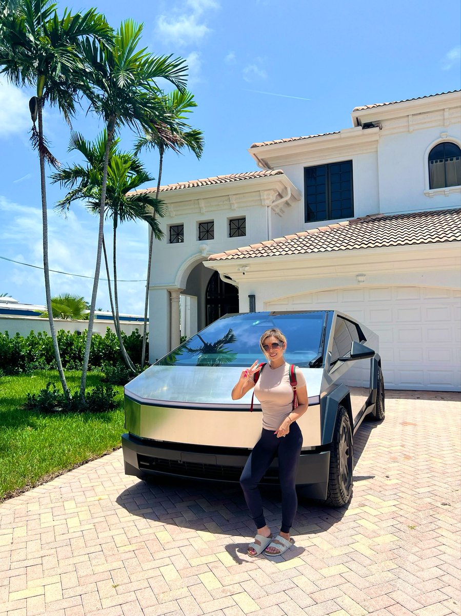 ALIENQUEEN tweet media