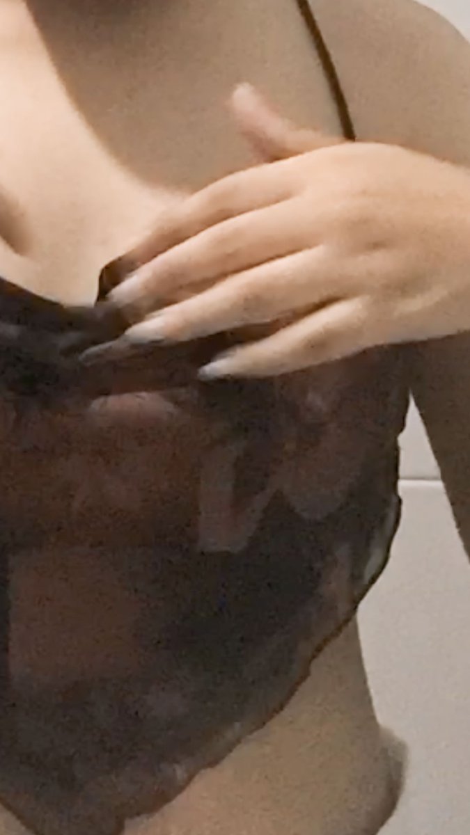 underPeachh's tweet photo. 🍒reposted

Rate the clothing! 8/10 https://t.co/d7kA5k1Ddd