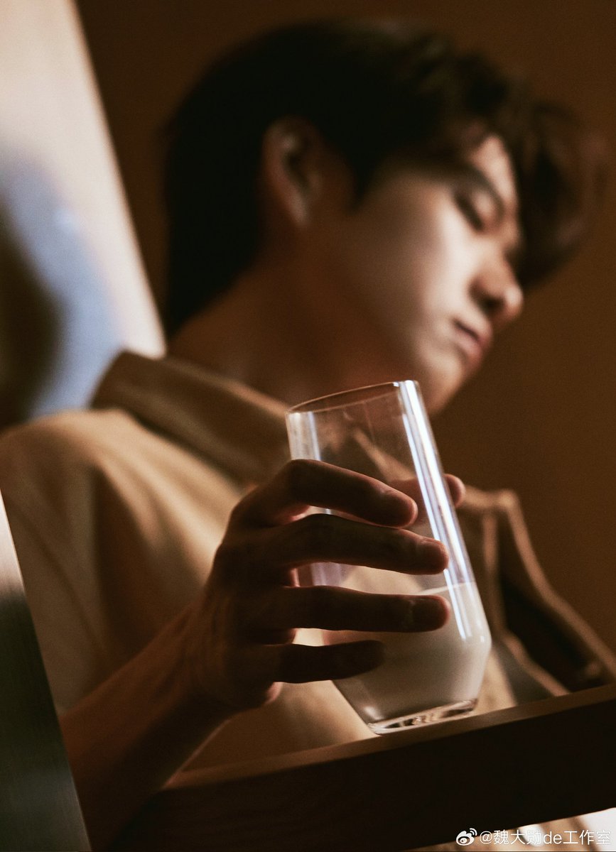 forwdx's tweet photo. 240715 #weidaxun #魏大勋 studio update for a livestream event with 元梦之星 https://t.co/PlyvU6LV5O