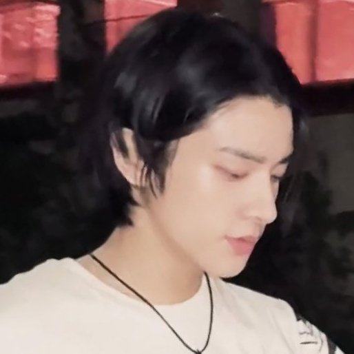 PUPPYJ4KEY's tweet photo. wow that's the prettiest boy with a long straight hair tucked behind his ear that i have ever seen https://t.co/ASRBC5SmAD