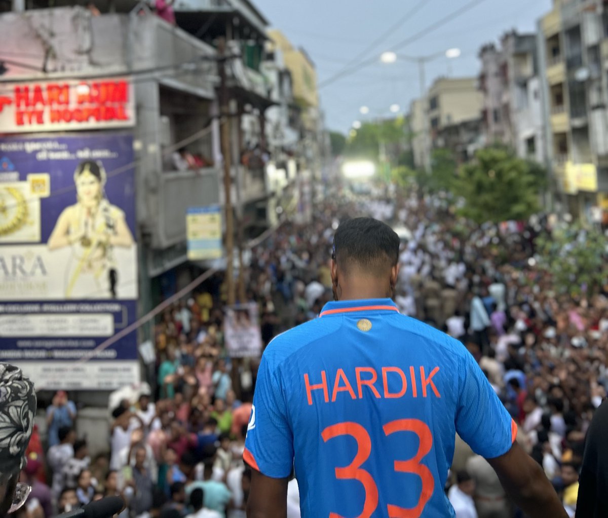 iam_kapishwar's tweet photo. Grand Welcome of Hardik Pandya in Varodra ✨✨
#Hardik #Varodra #CricketTwitter https://t.co/Lk2MwrQ418