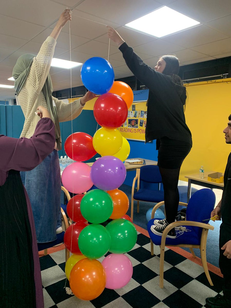 ImmanuelBD10's tweet photo. Our Y12 students have completed the Catalyst Leaders course sponsored by Near Neighbours. An opportunity to develop leadership skills, an understanding of differences and how to bring social change in the future so all can have a brighter hope and future #StayLocalGoFurther https://t.co/4xUVcwdf4O