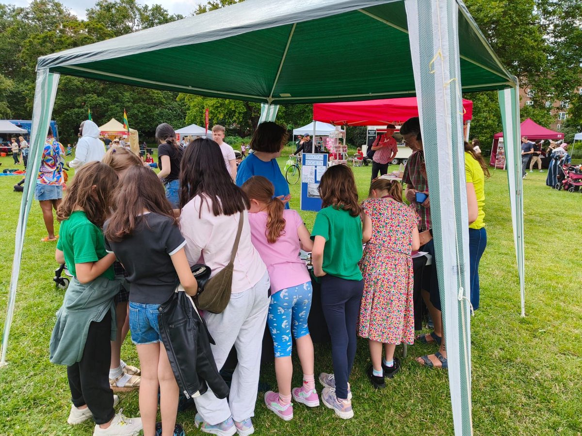 OldOpTheatre's tweet photo. Our #OldOpOutreach team had a wonderful time yesterday at Kennington Park Festival, with @KenParkFriends. Thank you to everyone who came to say hi! #FriendsOfKenningtonPark https://t.co/4Jd8oWpaWN