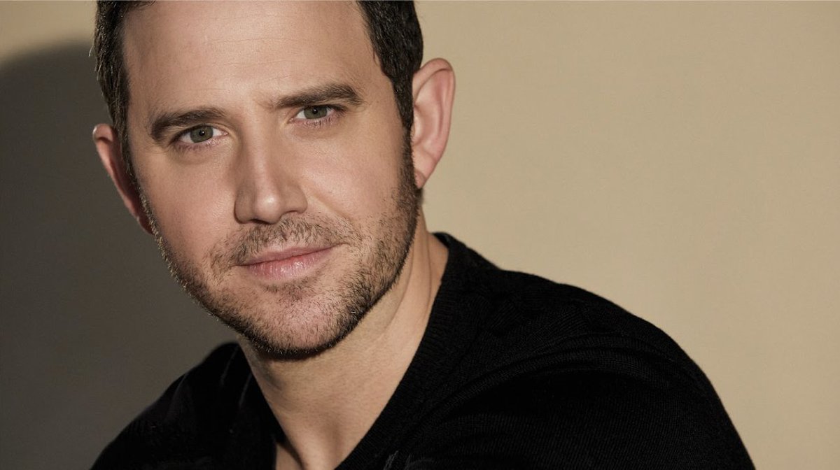 UMNAlumni's tweet photo. Actor/singer @SantinoFontana (B.F.A. '04), who won a Tony in 2019, credits #UMN with teaching him how to 'tell other people's stories.' From the Summer '24 issue of #MNAlumniMagazine
https://t.co/03VZZARWM4
@UMNcla @TheTonyAwards https://t.co/oXwgDNVOKZ
