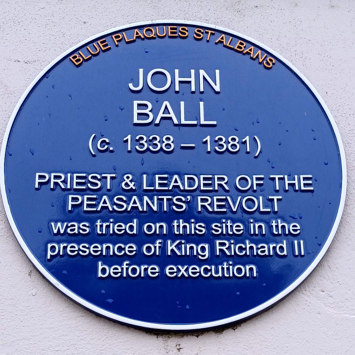 stalbansmuseums's tweet photo. You might have spotted our Blue Plaque (@stalbancivicsoc) on the front of St Albans Museum + Gallery which commemorates the death (15 July 1381) of John Ball - one of the leaders of the Peasants' Revolt.
#peasantsrevolt #johnball #stalbanshistory #kingrichardII #stalbanspageant https://t.co/N7fkqJDfoX