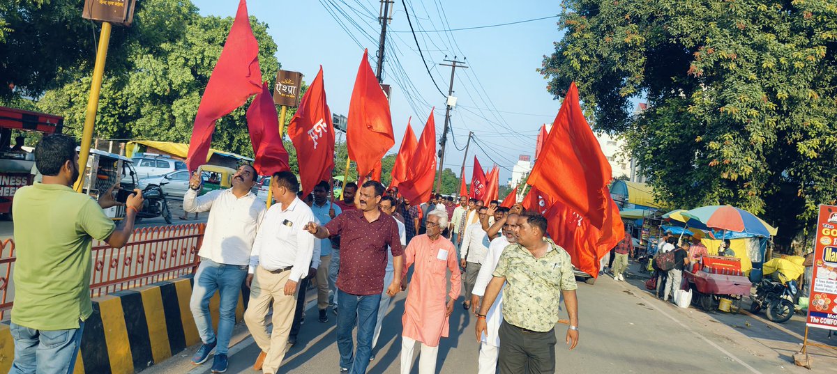 🚩🚩🚩🚩🚩🚩पुरानी पेंशन बहाली को लेकर के एन. के महामंत्री श्री के. एल. गुप्ता के नेतृत्व में आज दिनांक 15.7.2024 को गोरखपुर रेलवे स्टेशन पर अपनी मांग को लेकर के जुलूस निकाला 
🚩🚩🚩🚩🚩🚩