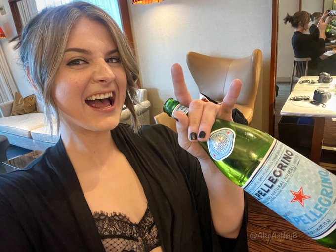 When you order room service and the Pelligrino finally kicks in ? https://t.co/LZSOpf32st