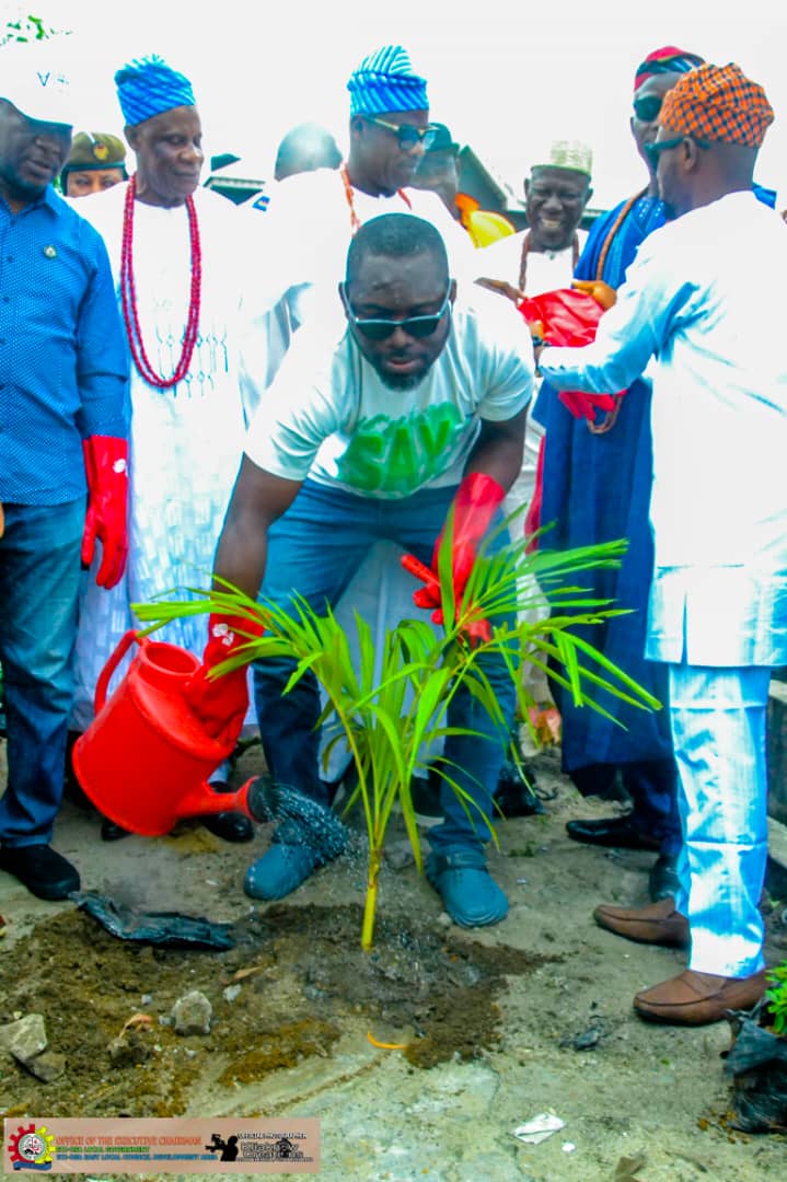 jcogundare's tweet photo. PHOTOS: Eti-Osa East LCDA Year 2024 Tree Planting Day

On Sunday 14th July 2024, we had the pleasure of celebrating the 2024 Tree Planting Day, entitled "Nurture Our Future" in Eti-Osa East Local Council Development Area of Lagos State...

#TreePlantingDay2024 
#etiosaeastlcda https://t.co/JF4LuVFhmI