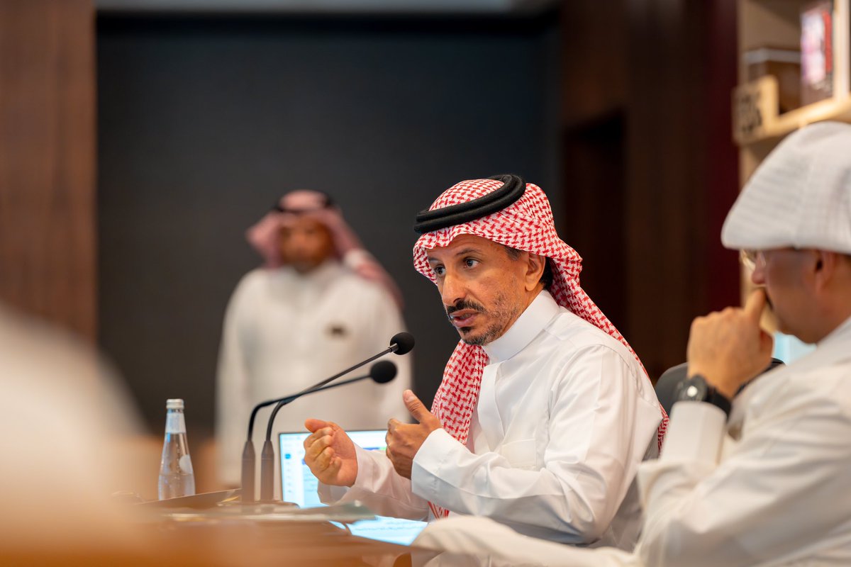 AhmedAlKhateeb's tweet photo. سعدت بلقاء صاحب السمو الملكي الأمير تركي بن طلال أمير منطقة عسير وناقشنا خلال الاجتماع سبل تعزيز الدور السياحي المهم والإمكانات الكبيرة التي تمتلكها المنطقة، وما لها من أثر في جذب السياح خلال برنامج #صيف_السعودية https://t.co/ymQGsenLwc