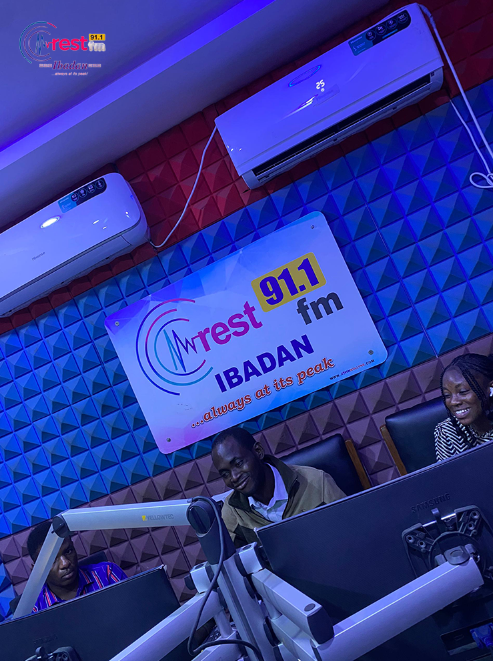 crest911fm's tweet photo. All work and smiles at our production studio with Makanjuola Enoch, Akinwale Anuoluwa and Racheal Olalekan.
#CrestFM #StayCrested https://t.co/EMa03Ptjvh