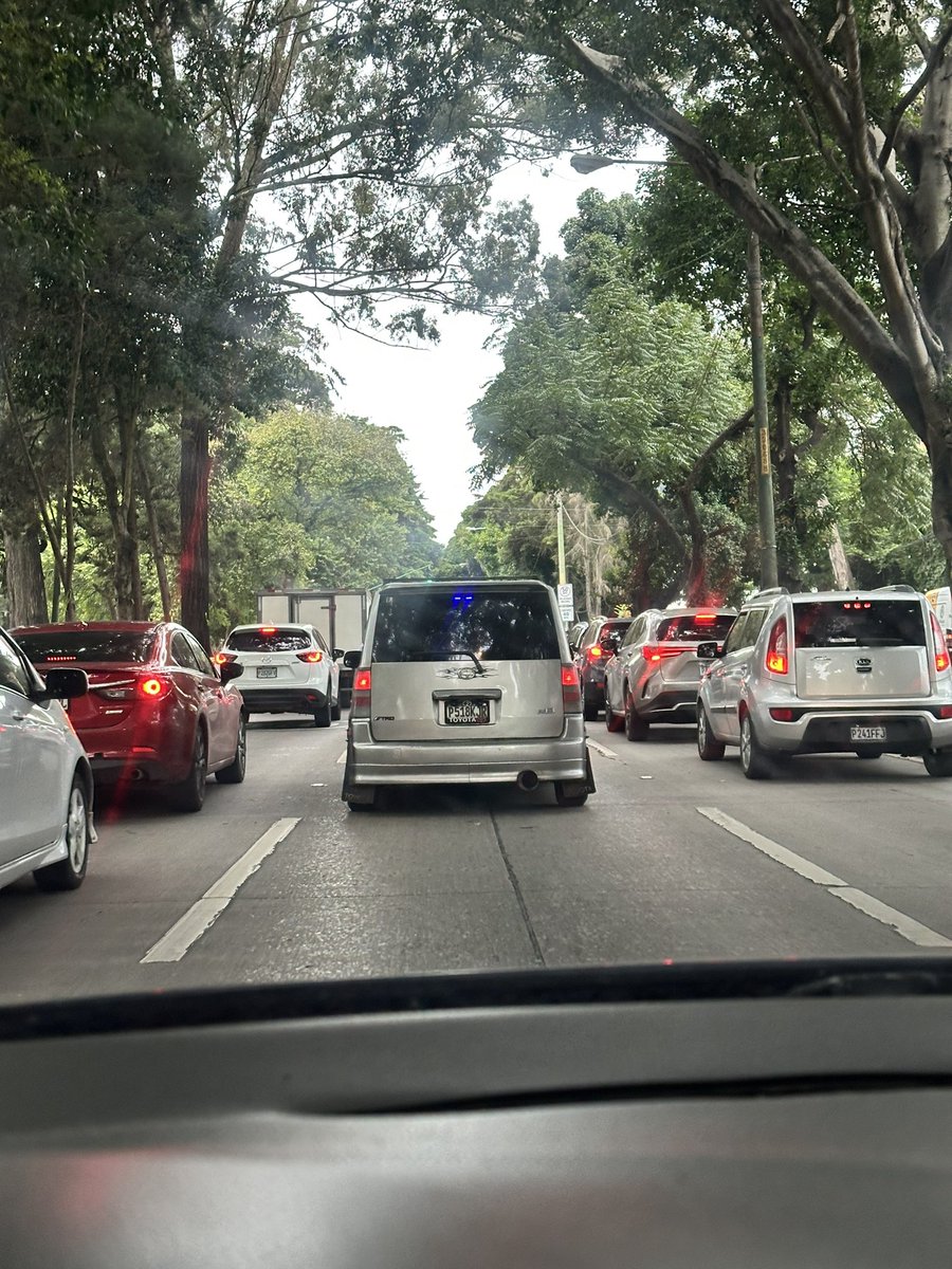 penagosjas's tweet photo. ojalá se extinguieran las motos y estos pisados de carro cuadrado https://t.co/OY03X6t5Sk