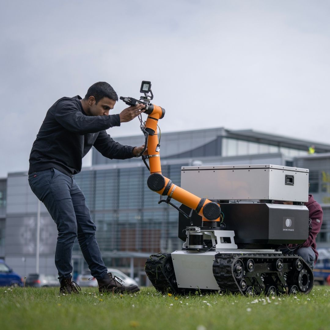 Science and Technology Facilities Council (@stfc_matters) on Twitter photo We’re excited to announce that <a href="/OxDynamics/">Oxford Dynamics</a> has secured £1 million in funding from <a href="/dstlmod/">Dstl</a> to develop AI robots at <a href="/RutherfordApLab/">Rutherford Appleton Laboratory</a> that will tackle chemical and biological incidents and push environmental recovery.
Find out more 👉 ukri.org/news/ai-robot-… We’re excited to announce that <a href="/OxDynamics/">Oxford Dynamics</a> has secured £1 million in funding from <a href="/dstlmod/">Dstl</a> to develop AI robots at <a href="/RutherfordApLab/">Rutherford Appleton Laboratory</a> that will tackle chemical and biological incidents and push environmental recovery.
Find out more 👉 ukri.org/news/ai-robot-…