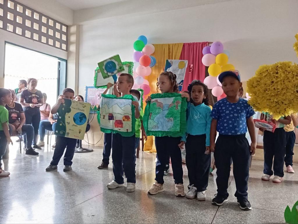 CDCESucre's tweet photo. 🇻🇪Aprendo, Exploró y Conservo el Ambiente🌳 🇻🇪

Así llevó por nombre el cierre de proyecto del III momento pedagógico de los niños del 2do nivel de preescolar del CEI José Angel Moya Malavé, adscrito al CDCEP Santa Catalina eje I Bermúdez.
#CrecimientoProductivo
@NicolasMaduro https://t.co/28OhasD4vA