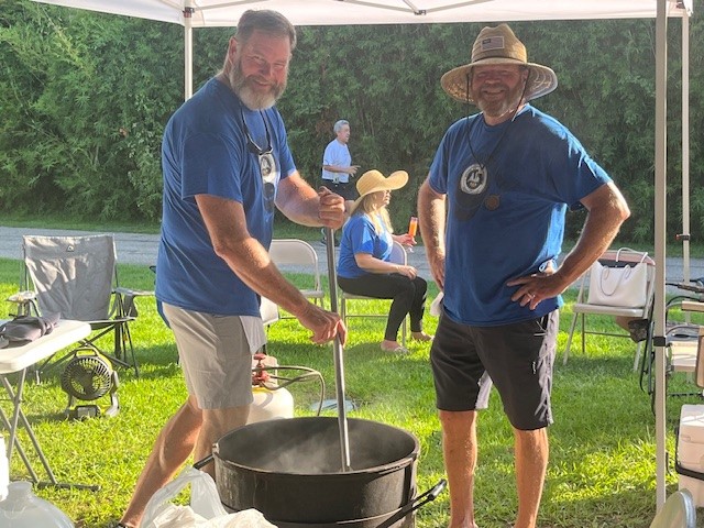 DAMontgomery22's tweet photo. So exciting! Our team won the “People’s Choice” paddle at the “Cookin’with the Blue” Captain Vincent Liberto Annual Jambalaya Cookoff. Thank you to everyone who came out to support this event and our team. A special thank you to our cooks and all DA Office helpers. https://t.co/8Hpoocudz1