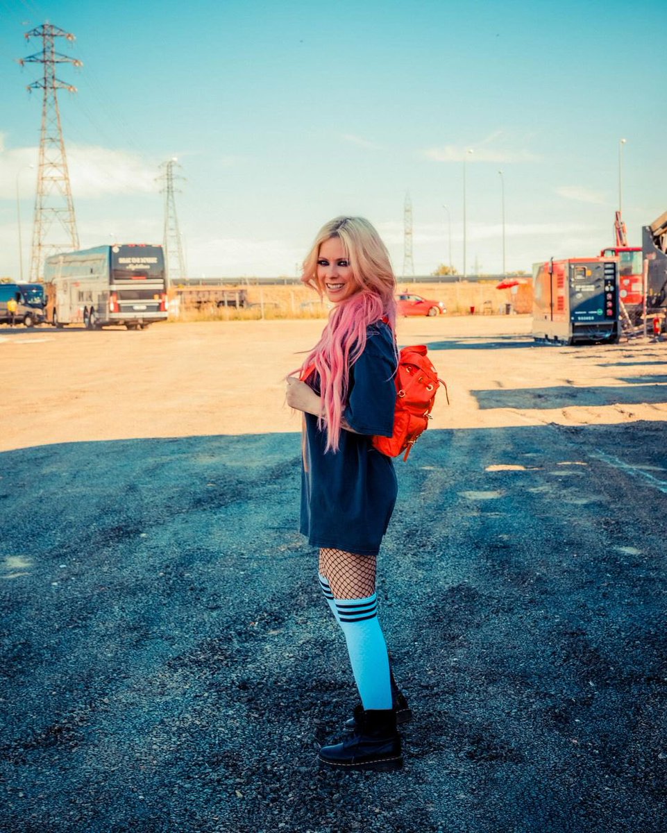 Avril Lavigne tweet media
