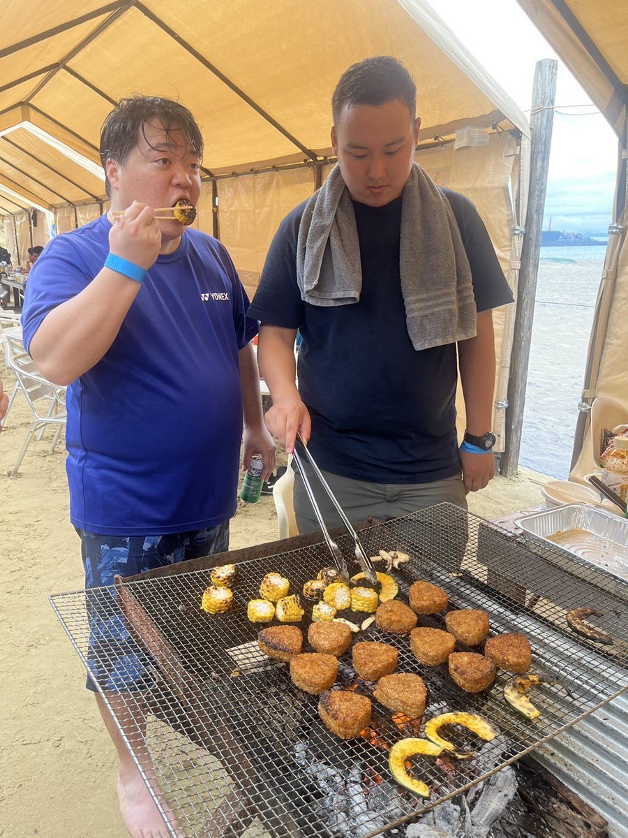 yanata_420's tweet photo. BBQ楽しかったなぁ〜
あいにくの雨で海はそんなに入れてないけど、焼きおにぎり焼くの楽しかった笑 https://t.co/wfVhTcQOU3