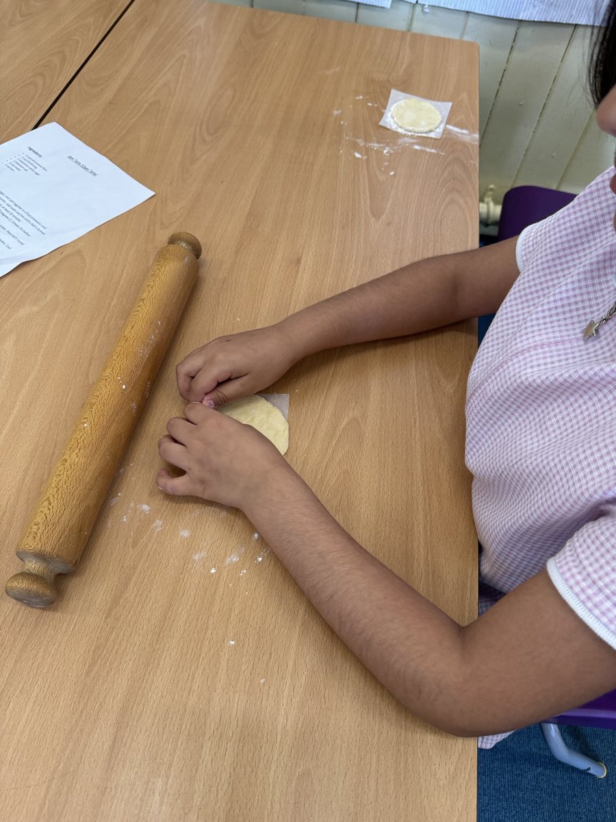 MrsTaylorBH's tweet photo. Preparing our pastry after it had chilled for a while! #BusheyHeathDT ⁦@MrMoodyBH⁩ https://t.co/MuOrTi1yby