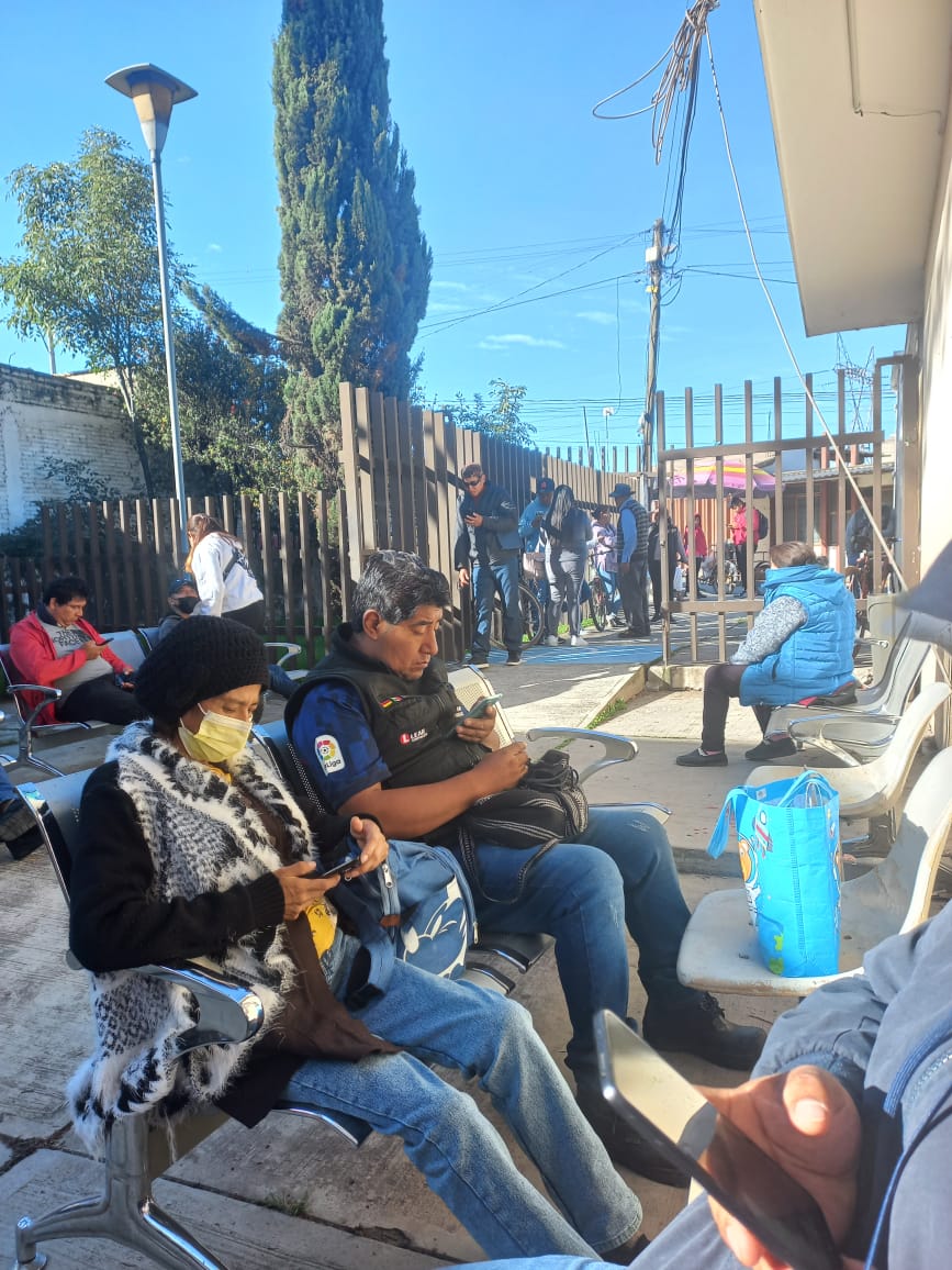 monsect94's tweet image. Clínica del IMSS Xoxtla CERRADA. Llevamos horas esperando consulta y nadie da razón. Supuestamente habrá una remodelación pero hasta ahora nadie nos informa que procede con toda la gente que esperamos @JCarlos_Valerio @PueblaenLinea @laredcincoradio  @Tu_IMSS