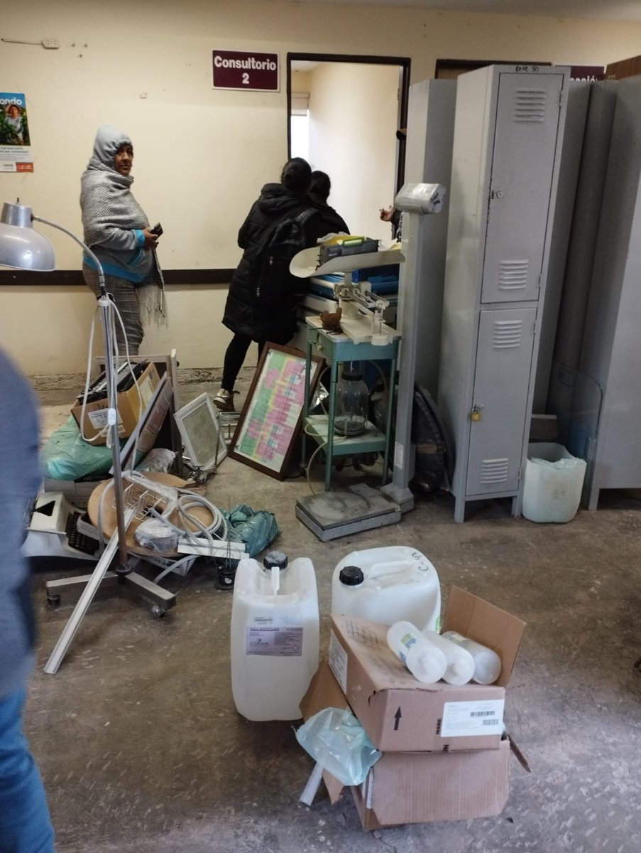 monsect94's tweet image. Clínica del IMSS Xoxtla CERRADA. Llevamos horas esperando consulta y nadie da razón. Supuestamente habrá una remodelación pero hasta ahora nadie nos informa que procede con toda la gente que esperamos @JCarlos_Valerio @PueblaenLinea @laredcincoradio  @Tu_IMSS