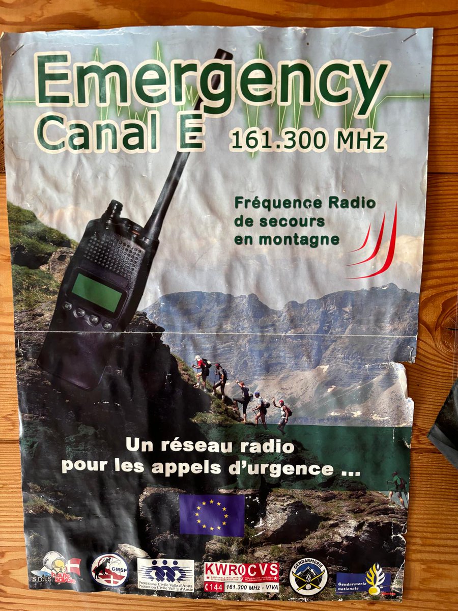 PE1RDP's tweet photo. This sign is in #Switzerland for #montain #Emergency #Communication
Working on 161.300 MHz #VHF
Place is near tunnel #gletscher #stube Märjelensee #Wallis
#hamradio #hamr #AmateurRadio #scanner #SOS #portable #radio #scanner https://t.co/JMZk4gjAks