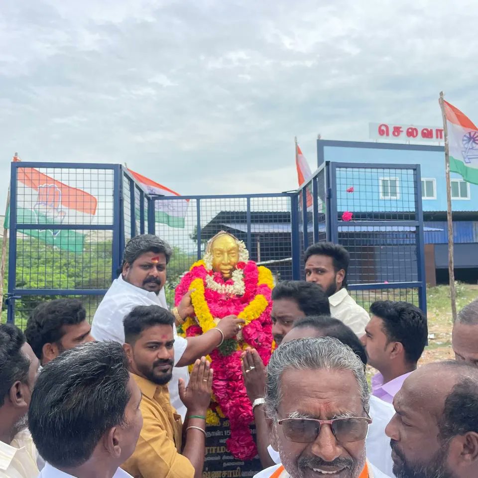 TVMIPatukottai's tweet photo. தமிழக வெற்றிக் கழகத்தலைவர்‌ சொல்லுக்கிணங்க

கர்மவீரர் ஐயா காமராஜர் அவர்களின் பிறந்தநாளை முன்னிட்டு ��வருடைய திருவுருவ சிலைக்கு மாலை அணிவித்து மற்றும் அதைத்தொடர்ந்து 
பட்டுக்கோட்டை நடுநிலைப் பள்ளியில் நோட்டு பேனா பென்சில் பள்ளி மாணவ மாணவிகளுக்கு வழங்கப்பட்டது
தஞ்சை தெற்கு மாவட்டம் https://t.co/neRwW6sbQT