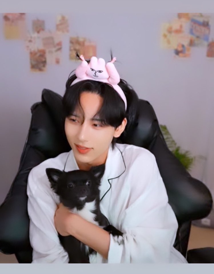 jakobsmusc's tweet photo. My heart in a photo π₯°π. #KOHY #junghyun #kong #lovepet #cutedaddy #loveislove https://t.co/tNOlAQCqWC