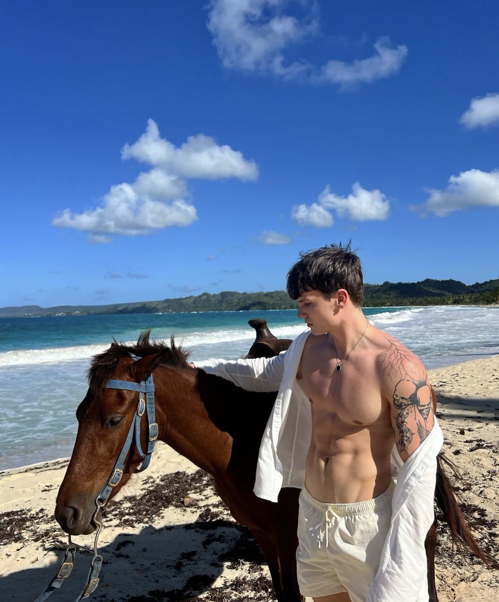 𝐦𝐚𝐱’𝐬 𝐩𝐨𝐯 𝟽𝟽𝟽., (@outragestrik) on Twitter photo 