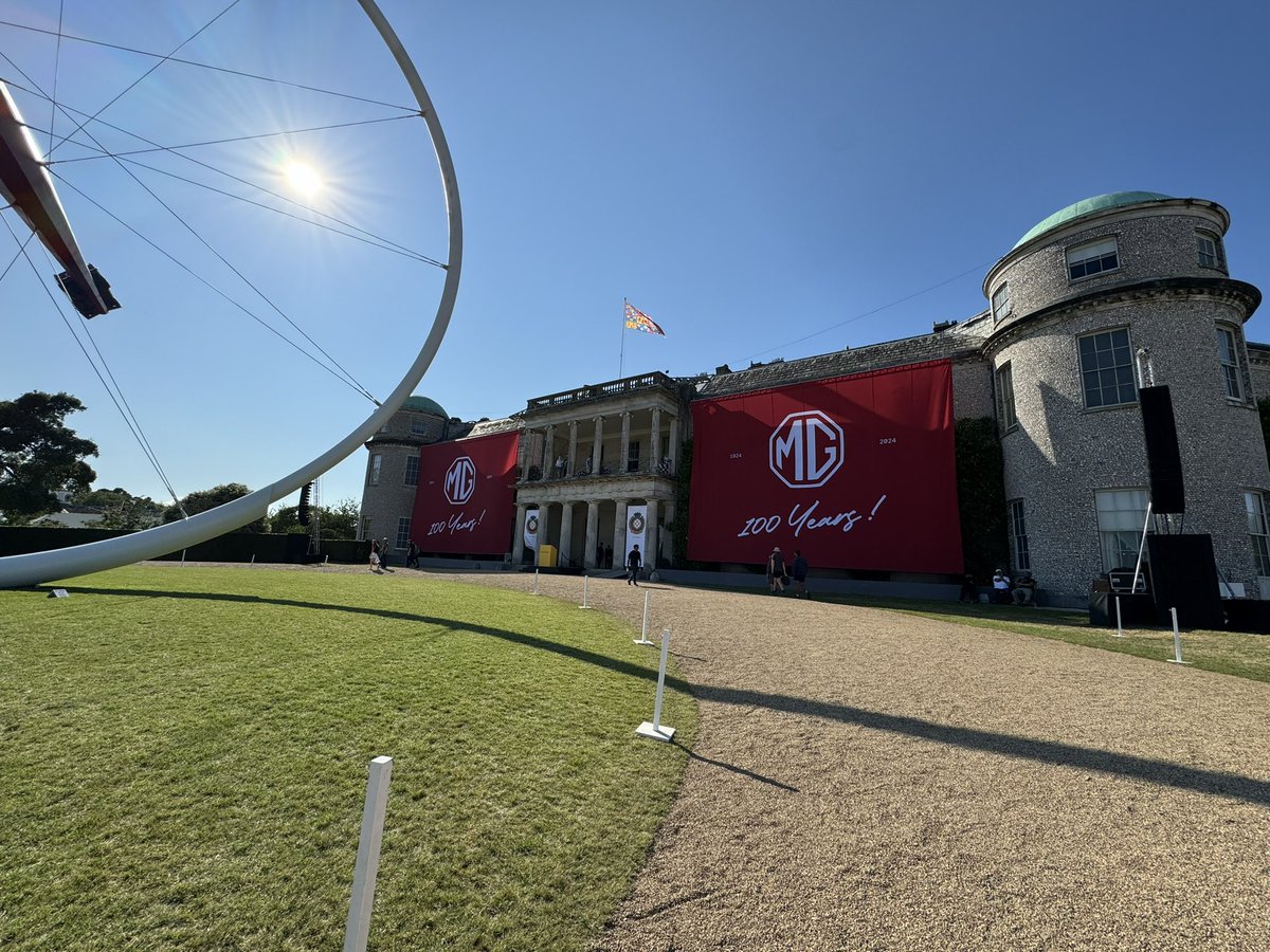 RaefnW's tweet photo. A great day @fosgoodwood Yesterday, amazing to see such a variety of cars to go up and down the hill, and to bump into some great people/drivers! Can’t wait for Revival weekend in September! https://t.co/S0CfUQ4p5N