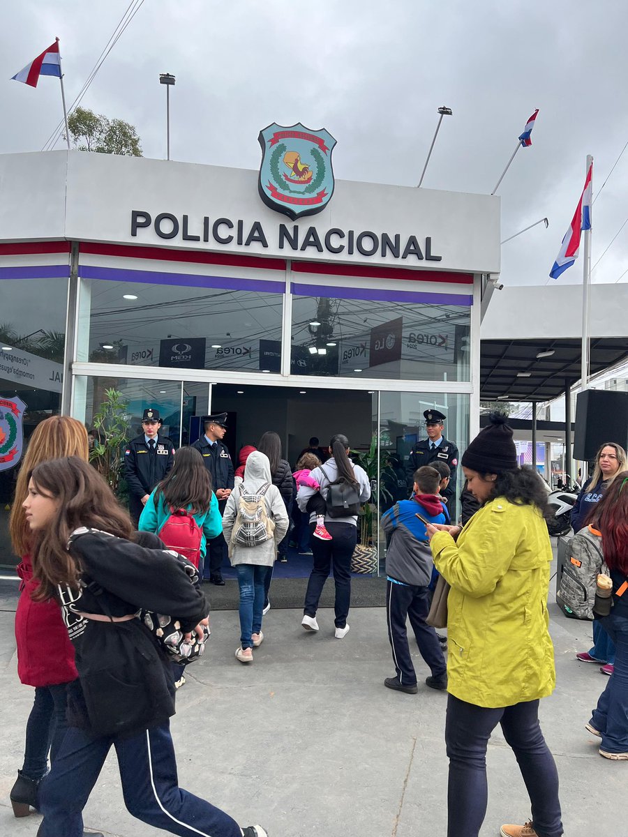 LinceParaguay's tweet photo. #Instantaneas📸 Arrancó la semana y ya te estamos esperando desde nuestro Stand de la Policía Nacional en la #EXPO2024 😃🙌🏼

"𝐄𝐬 𝐮𝐧 𝐡𝐨𝐧𝐨𝐫 𝐩𝐫𝐨𝐭𝐞𝐠𝐞𝐫 𝐲 𝐬𝐞𝐫𝐯𝐢𝐫, 𝐞𝐬 𝐮𝐧 𝐨𝐫𝐠𝐮𝐥𝐥𝐨 𝐬𝐞𝐫 𝐏𝐨𝐥𝐢𝐜𝐢𝐚 𝐍𝐚𝐜𝐢𝐨𝐧𝐚𝐥”

#Lincepy 
#EXPO2024 https://t.co/Cbg71JDG3f