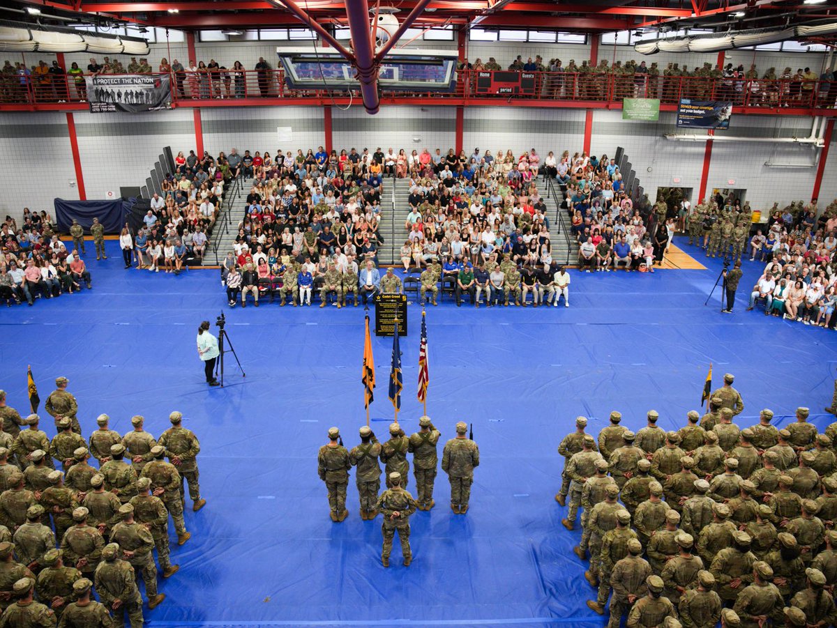 JoinArmyROTC tweet media