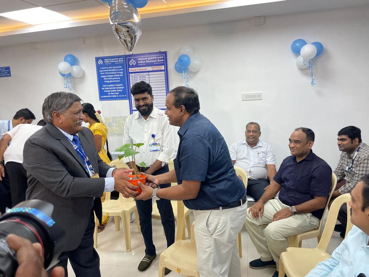 SALEMSHARAVANAN's tweet image. The ‘Indian Overseas Bank’ establishes a new branch at Variyar Students Centre of the medical college campus in Salem. Being a full service modern bank branch, it will cater to the banking needs of students, staff and the surrounding townships. #VMKVMC #VinayakaMissions #VMRF