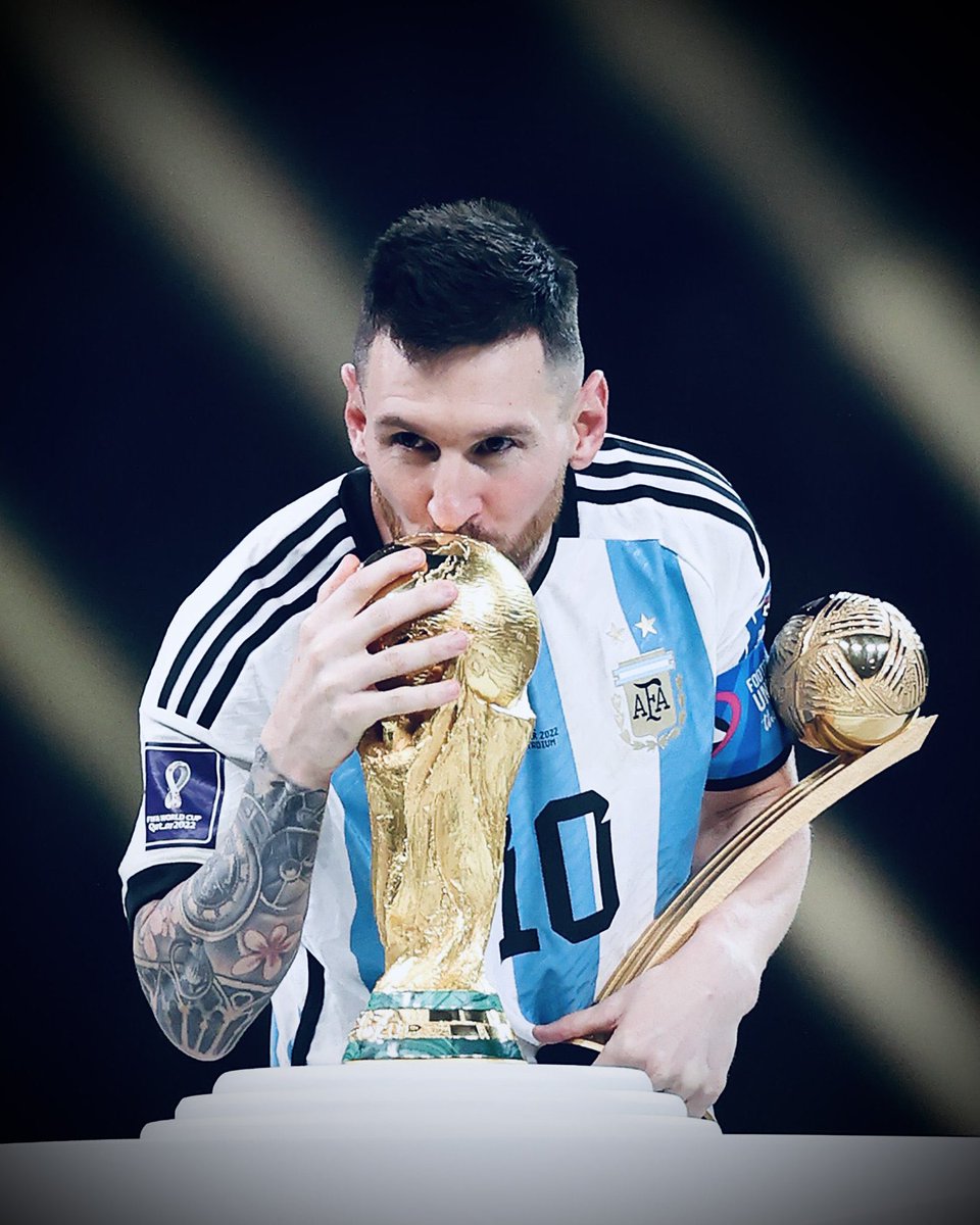 yonko_fcb's tweet photo. 4 images 1 mots 🤧🤧! LM10🐐 https://t.co/7OLKzTFpI9