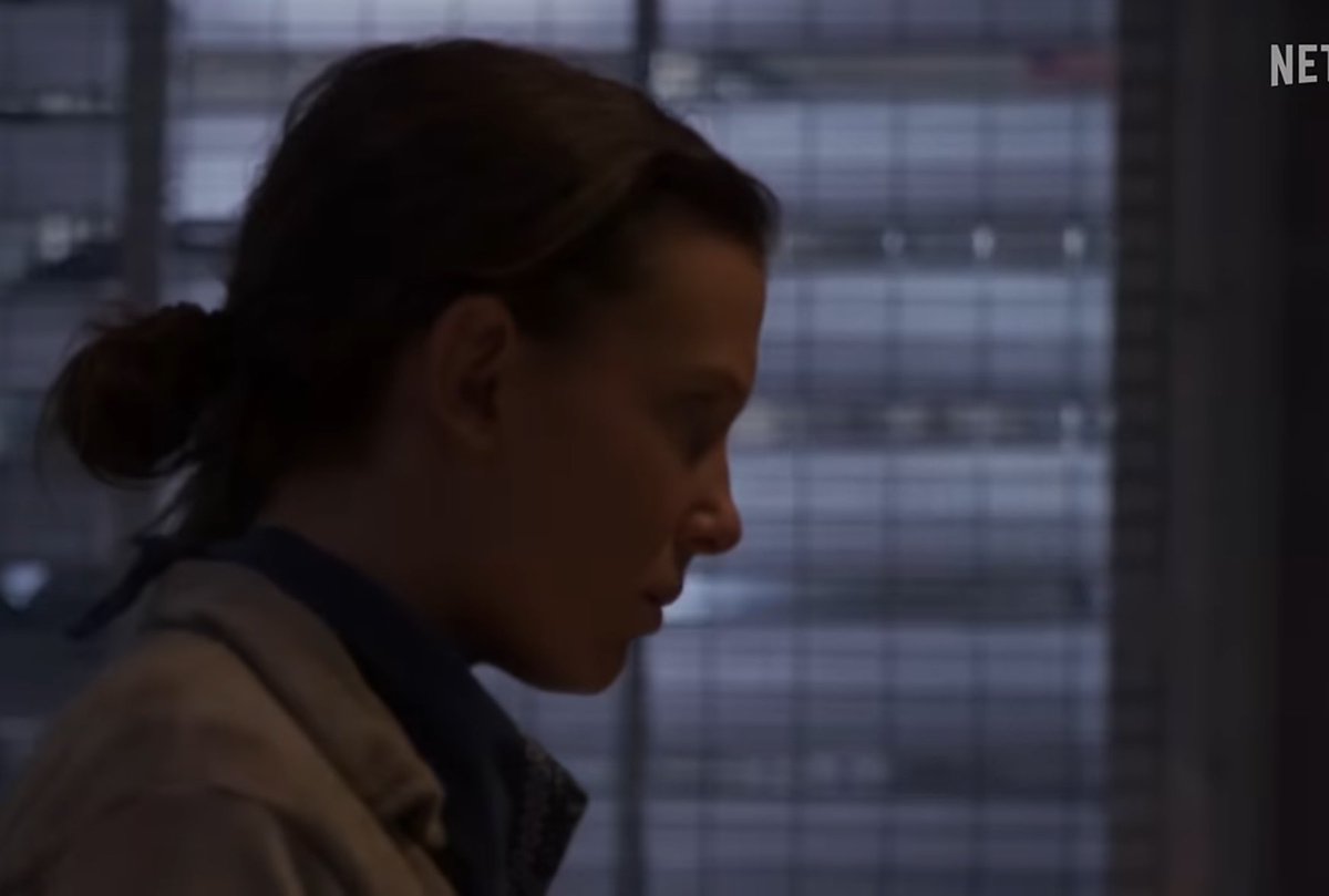 DiscussingFilm's tweet photo. First peek at Millie Bobby Brown in the final season of ‘STRANGER THINGS’

Releasing next year on Netflix. https://t.co/FzZPUVcYHj