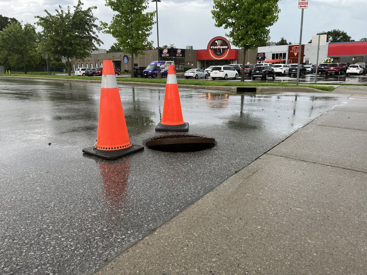 swo_transit's tweet photo. Mud Creek flooding, London ON https://t.co/qe3ILMoIO1