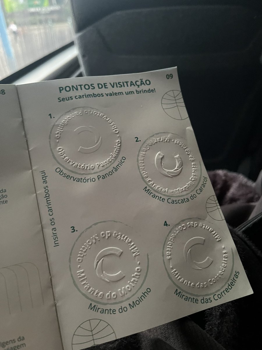 Casais fazendo foto durante a trilha.
Eu e o Matheus se matando pra carimbar o caderno todo pra ganhar brinde.
Ps: conseguimos e ganhamos UM BROCHE