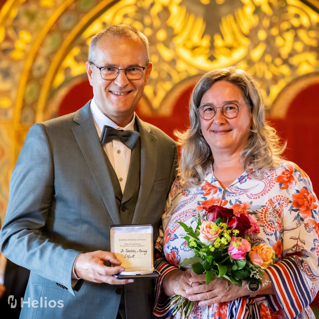 Herausragendes Engagement bei der Aufklärung zum Thema Organspende: Oberarzt Dr. Torsten Meinig erhält die „Thüringer Rose“.  #heliosklinikumerfurt #heliosgesundheit #helioskliniken #teamhelios
