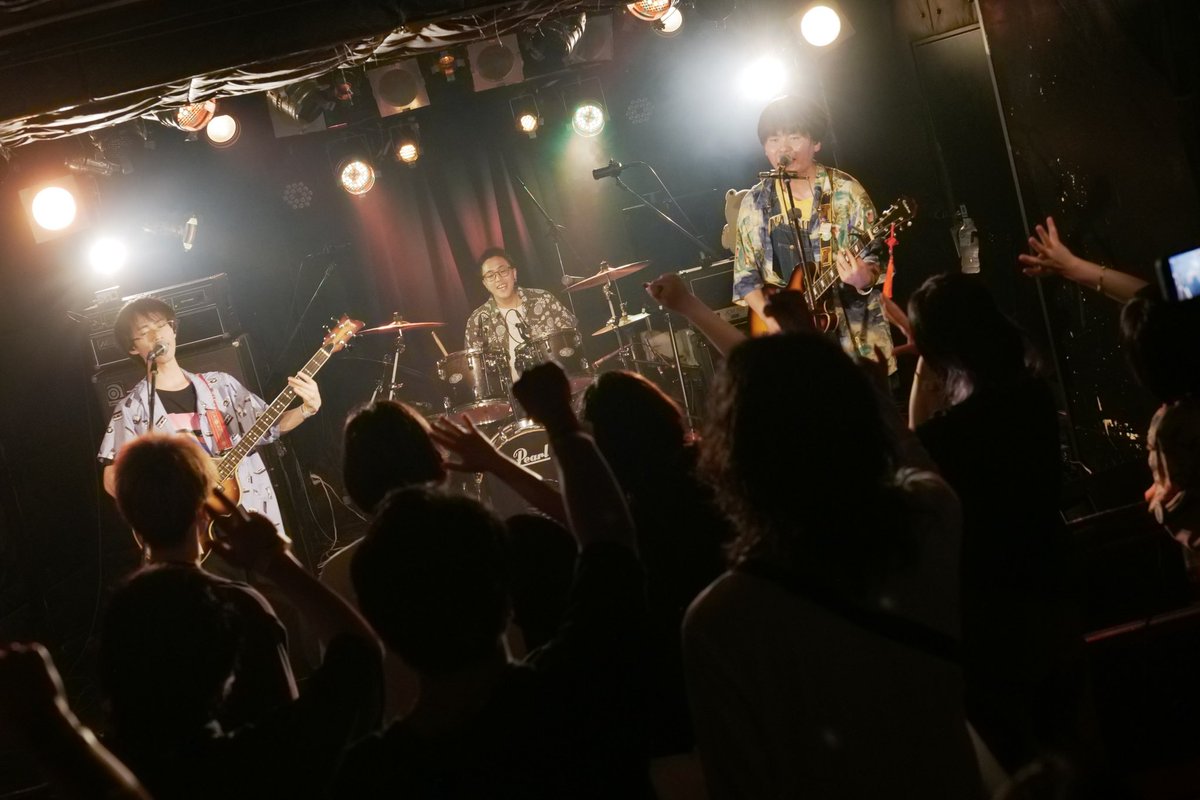 tameikiclub's tweet photo. 遅ればせながら、ANTENNA SHOP2024ありがとうございました！
たくさんの人と盛り上がれて楽しい一日になりました！またライブハウスでお会いしましょう💪

1.17時30分の朝日
2.ワクワクハードオフ
3.さびしんぼう
4.赤点とっちゃった
5.マジックアワー

Photo by @jf9pce_rx7 https://t.co/Z3qicFoFGm